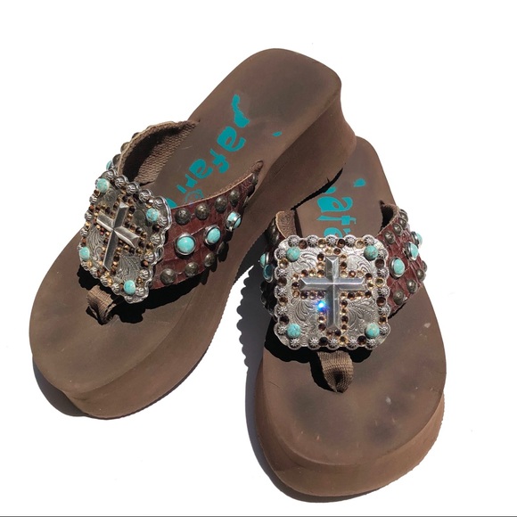 JEWELED FLIP FLOPS - Picture 2 of 8